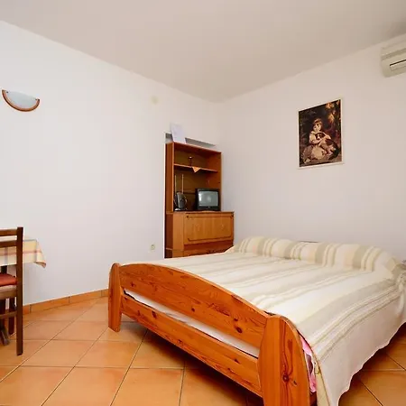 Apartments Mirela Pula Exterior photo