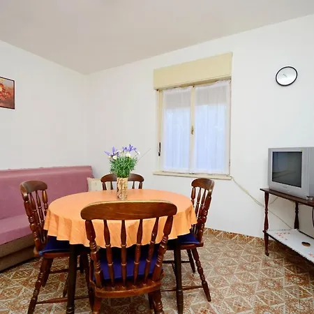 Apartments Mirela Pula Exterior photo
